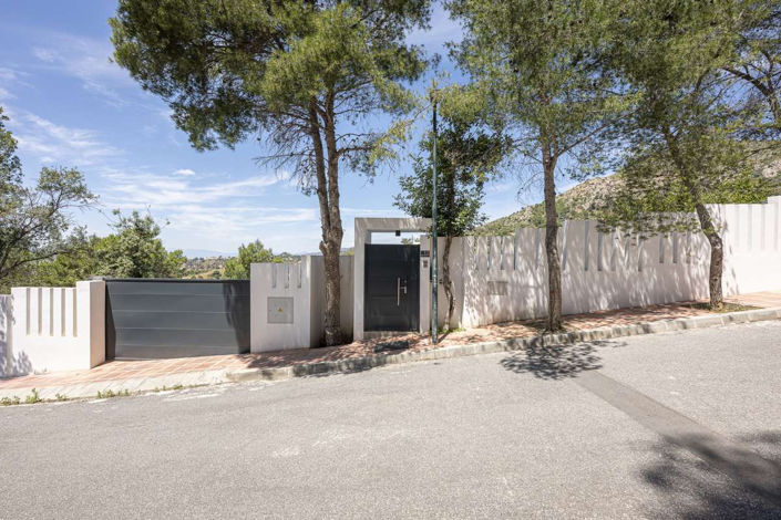 Image No.2-5 Bed Villa for sale