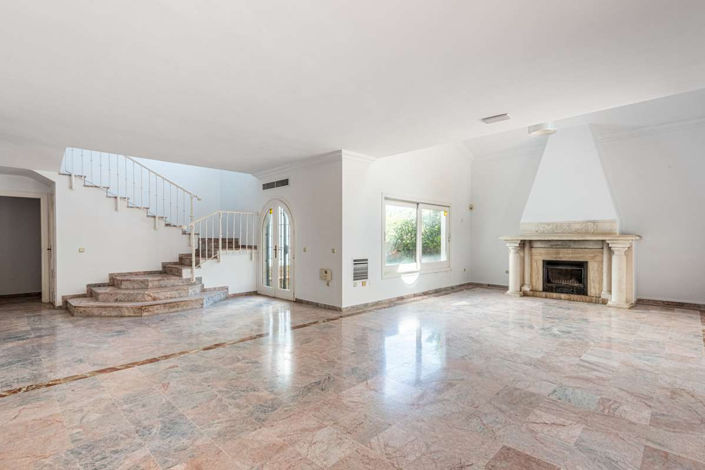 Image No.2-6 Bed Villa for sale