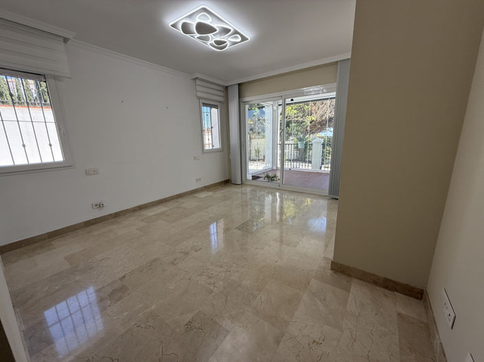 Image No.20-3 Bed Apartment for sale