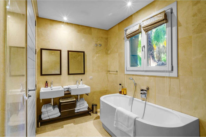 Image No.17-5 Bed Villa for sale
