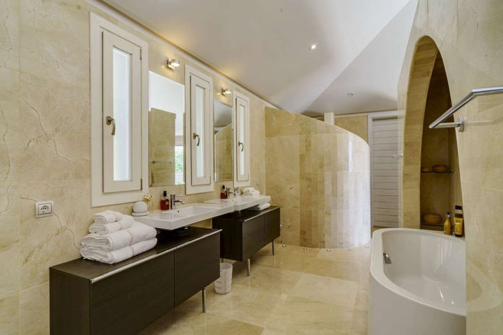 Image No.18-5 Bed Villa for sale