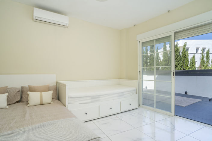 Image No.18-2 Bed Property for sale