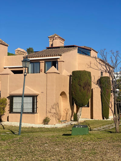 Image No.27-3 Bed Property for sale