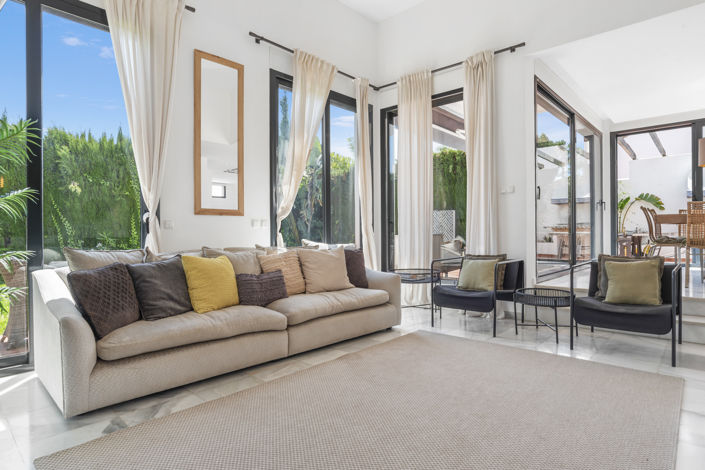 Image No.2-6 Bed Villa for sale