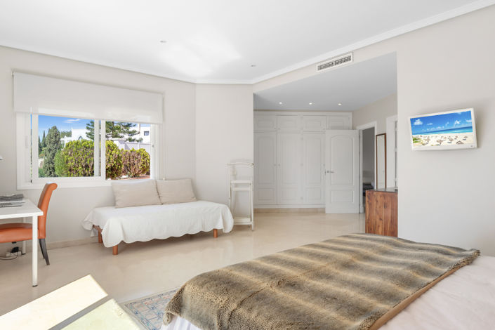 Image No.15-6 Bed Villa for sale