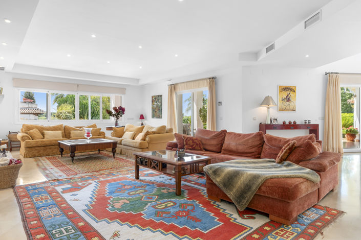 Image No.2-6 Bed Villa for sale
