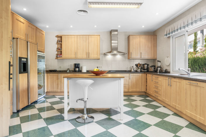 Image No.4-6 Bed Villa for sale