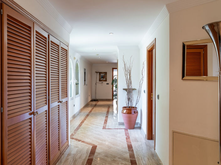 Image No.18-5 Bed Villa for sale