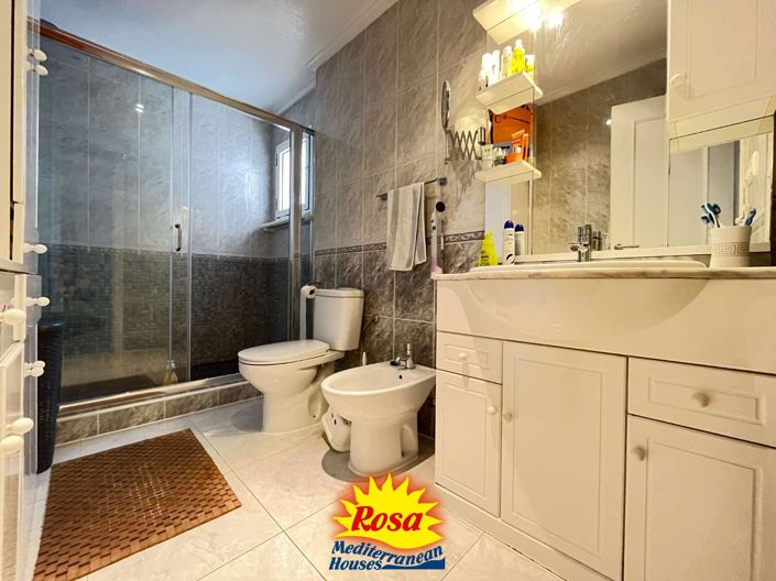 Image No.23-3 Bed Chalet for sale