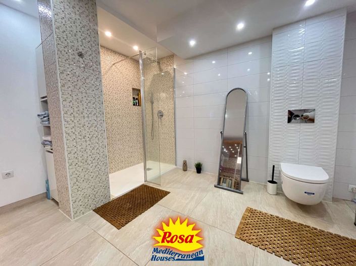 Image No.42-3 Bed Chalet for sale