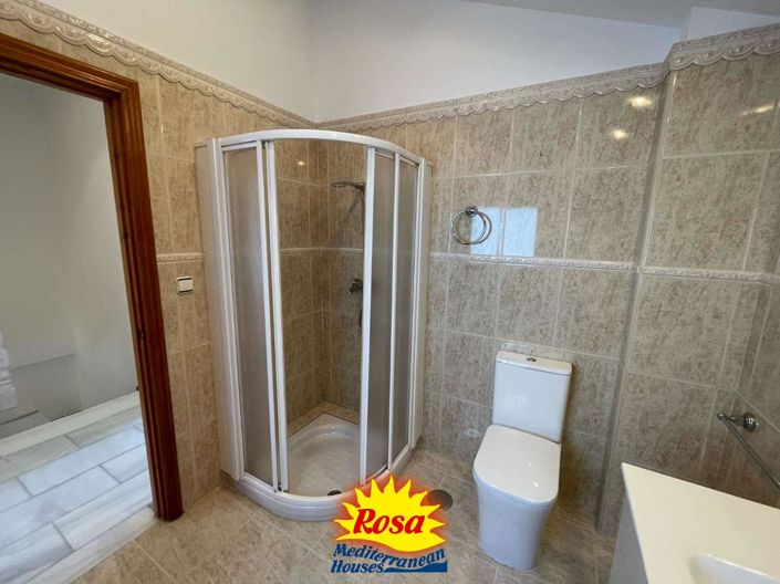 Image No.36-5 Bed Chalet for sale