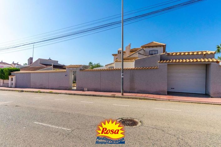 Image No.1-Villa de 5 chambres à vendre à Orihuela Costa