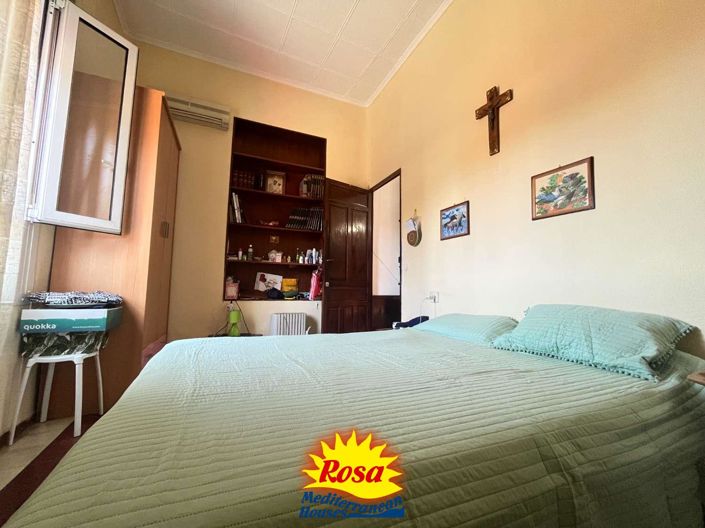 Image No.11-4 Bed Chalet for sale