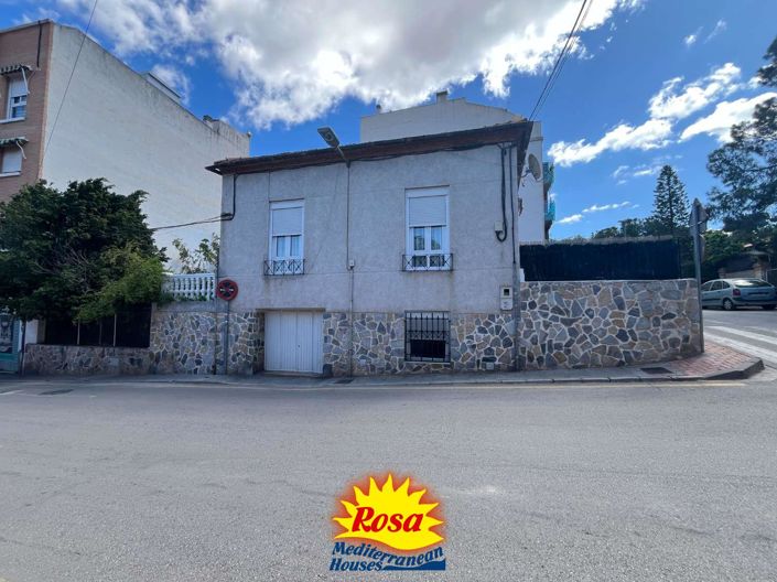 Image No.2-4 Bed Chalet for sale