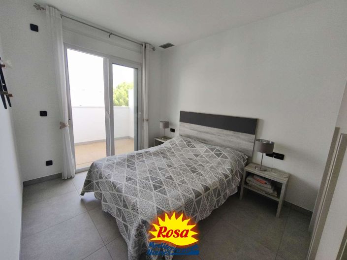 Image No.10-2 Bed Property for sale