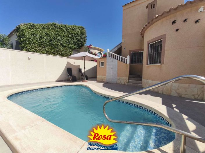 Image No.2-Chalet de 3 chambres à vendre à Orihuela Costa