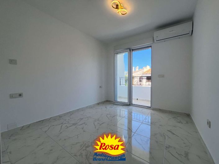 Image No.11-3 Bed Property for sale