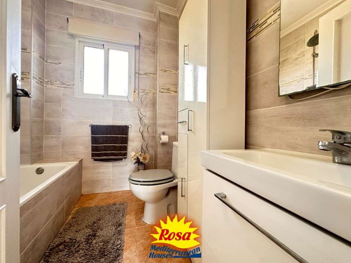 Image No.20-4 Bed Chalet for sale