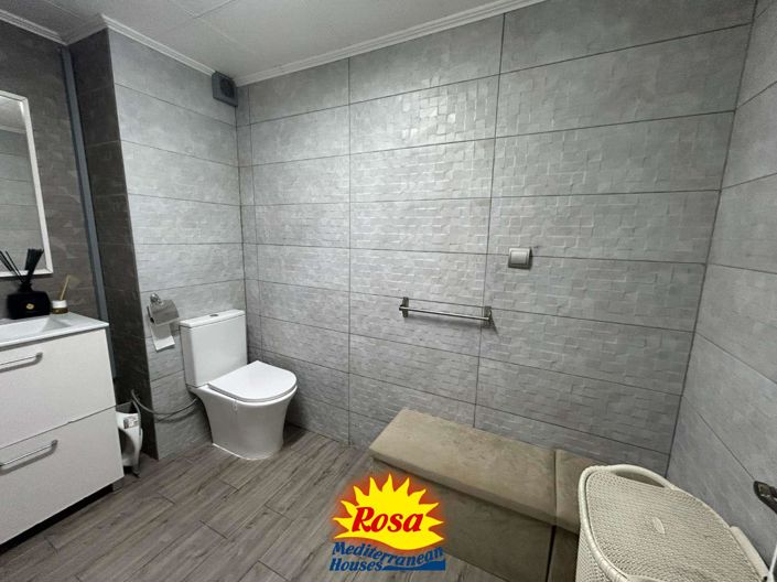 Image No.33-4 Bed Chalet for sale