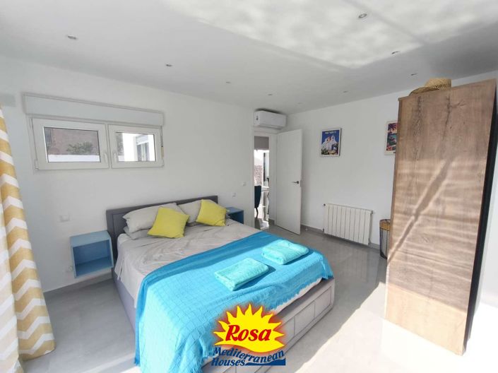 Image No.30-4 Bed Chalet for sale