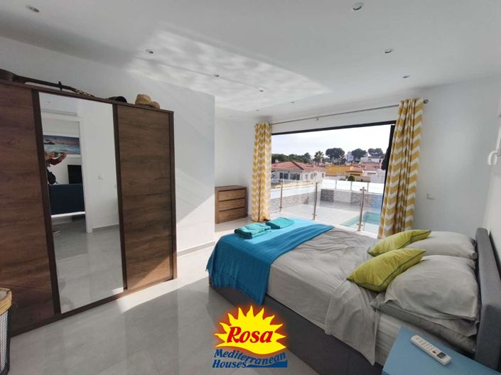 Image No.32-4 Bed Chalet for sale