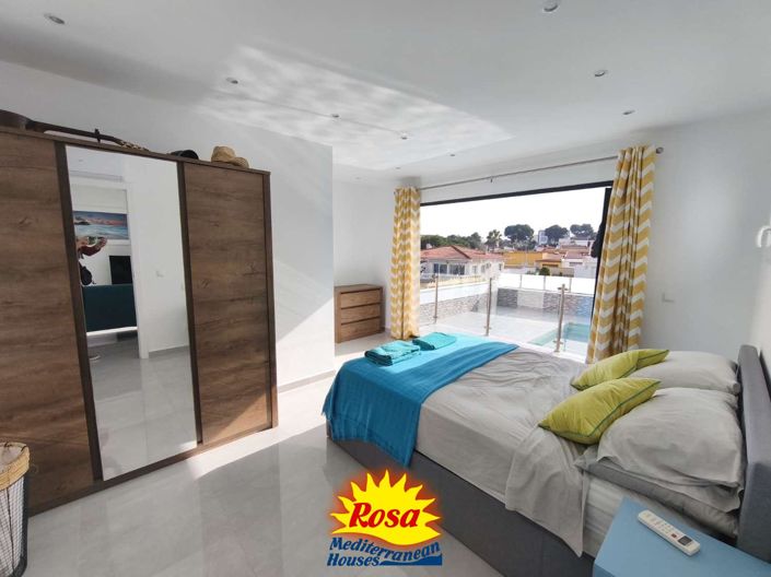 Image No.33-4 Bed Chalet for sale