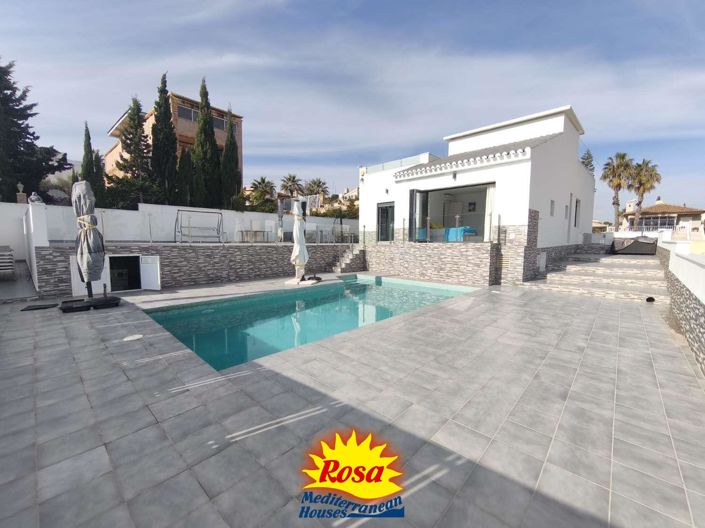 Image No.34-4 Bed Chalet for sale