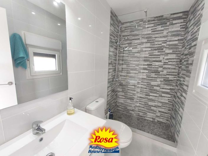 Image No.43-4 Bed Chalet for sale