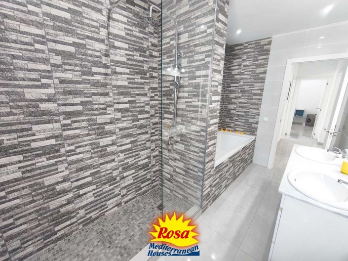 Image No.49-4 Bed Chalet for sale