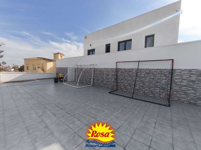 Image No.7-4 Bed Chalet for sale