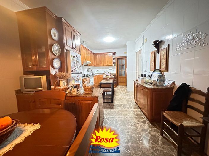 Image No.16-4 Bed Property for sale