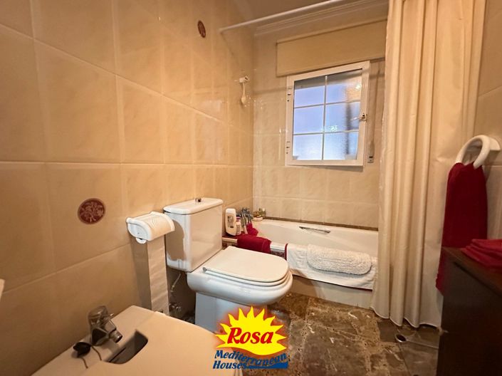 Image No.27-4 Bed Property for sale