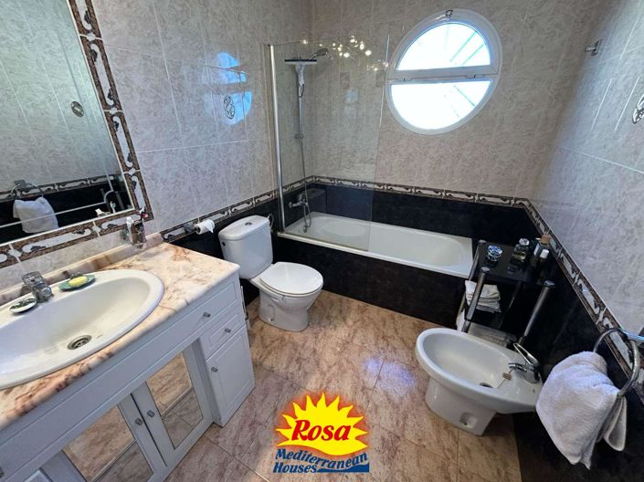 Image No.37-3 Bed Property for sale