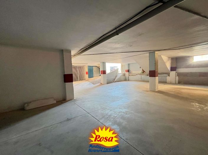 Image No.26-3 Bed Property for sale