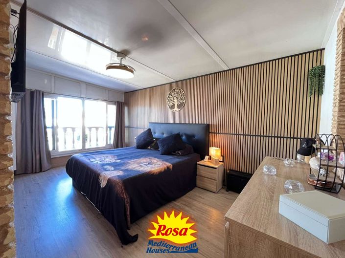 Image No.17-3 Bed Property for sale