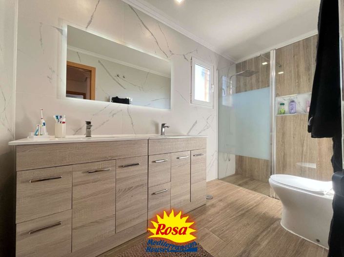 Image No.18-3 Bed Property for sale