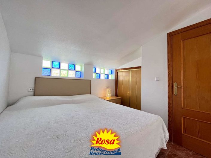 Image No.17-3 Bed Property for sale