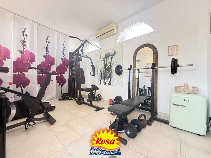 Image No.36-3 Bed Property for sale