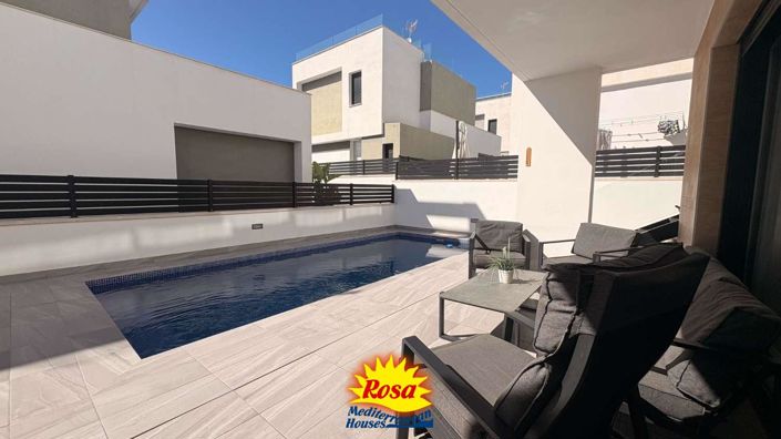Image No.9-5 Bed Villa for sale