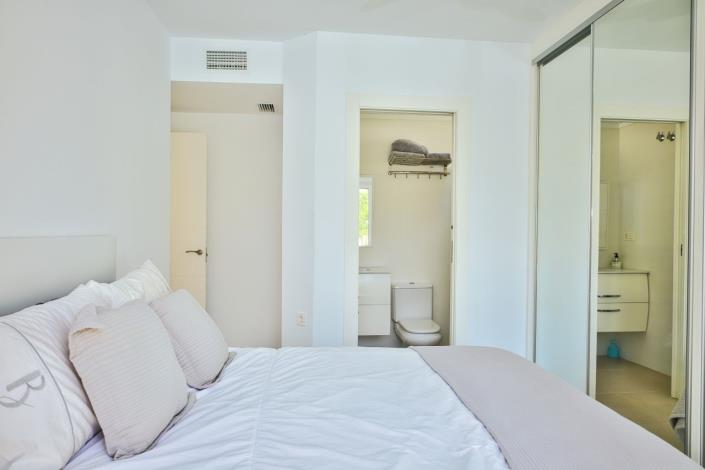 Image No.28-4 Bed Villa / Detached for sale