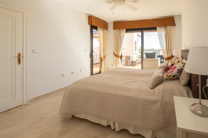 Image No.14-3 Bed Townhouse for sale