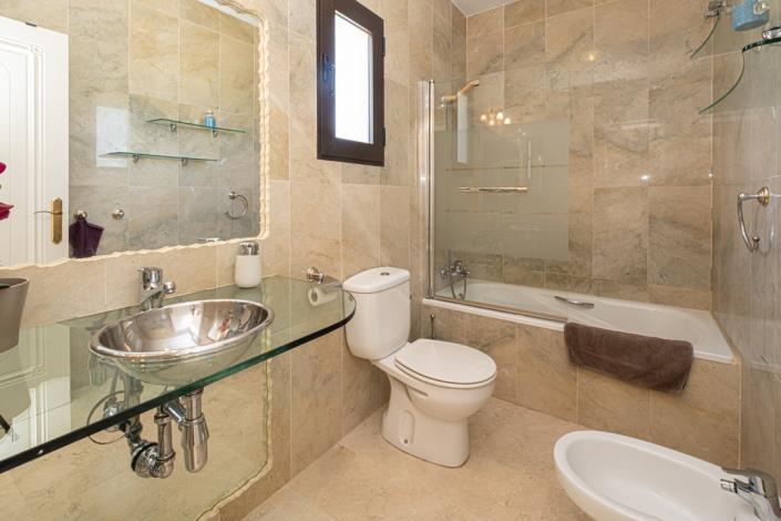 Image No.18-3 Bed Townhouse for sale