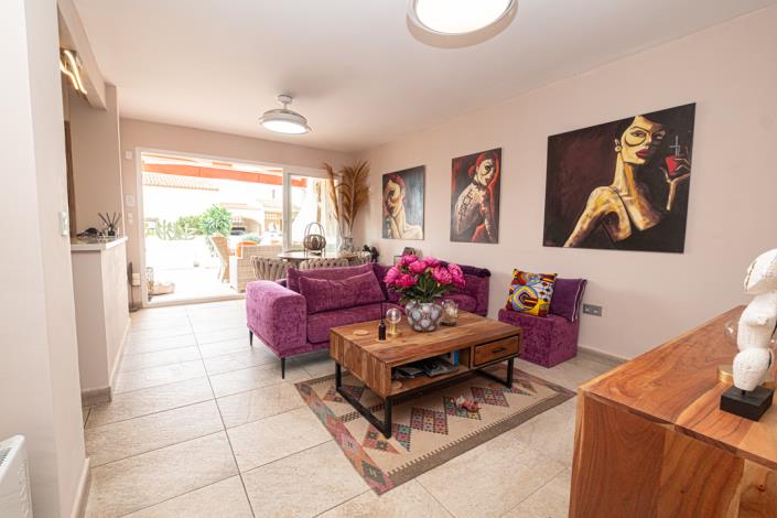 Image No.9-2 Bed Townhouse for sale