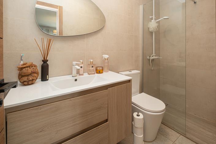 Image No.21-2 Bed Townhouse for sale