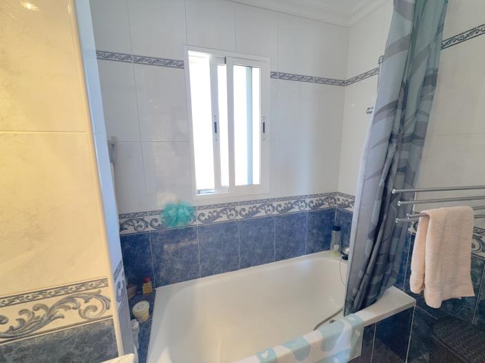 Image No.17-2 Bed Semi-Detached for sale