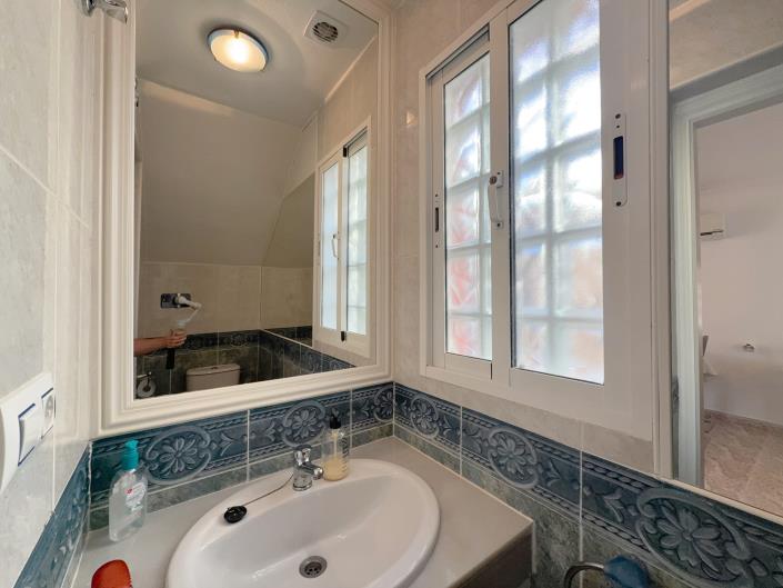Image No.21-2 Bed Semi-Detached for sale