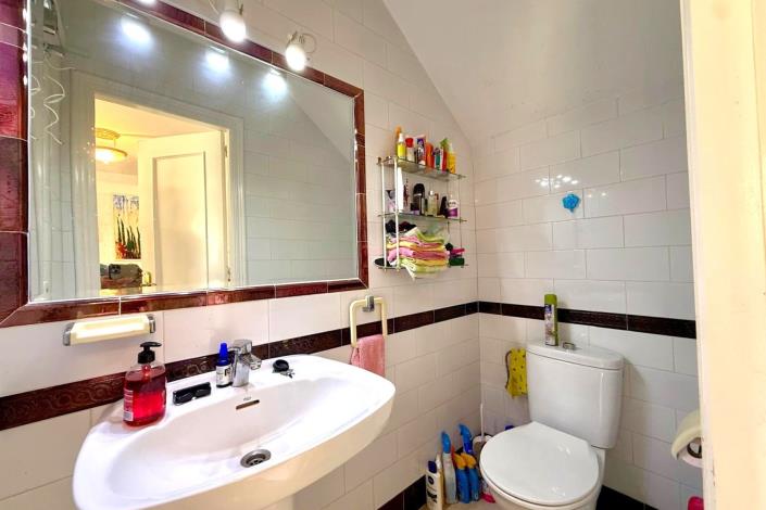 Image No.11-2 Bed Townhouse for sale