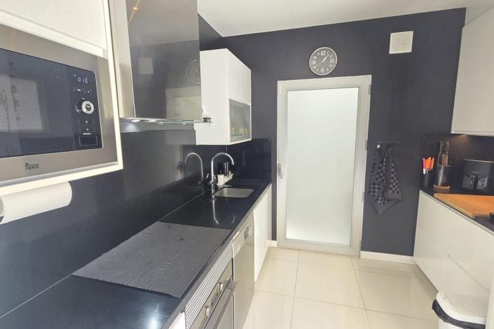 Image No.14-3 Bed Apartment for sale