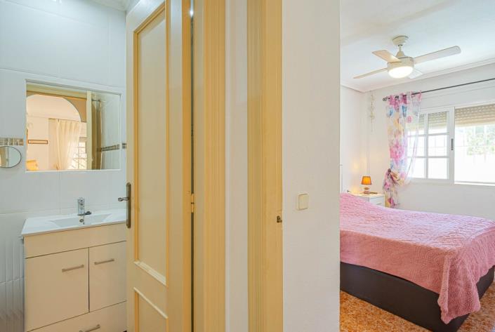 Image No.33-2 Bed Villa / Detached for sale