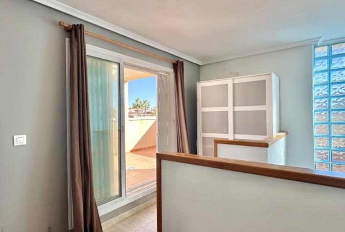 Image No.25-2 Bed Townhouse for sale